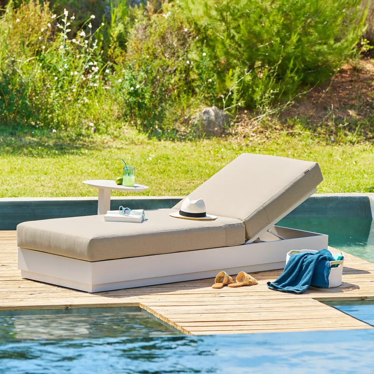 Lit de piscine «Allure» avoine polyester et aluminium Hespéride