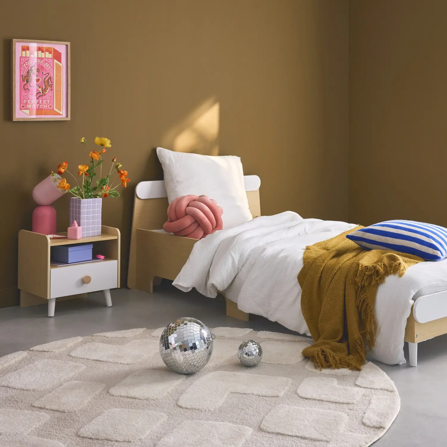Lit enfant 90 x 190cm effet bois. couleur blanc et bois