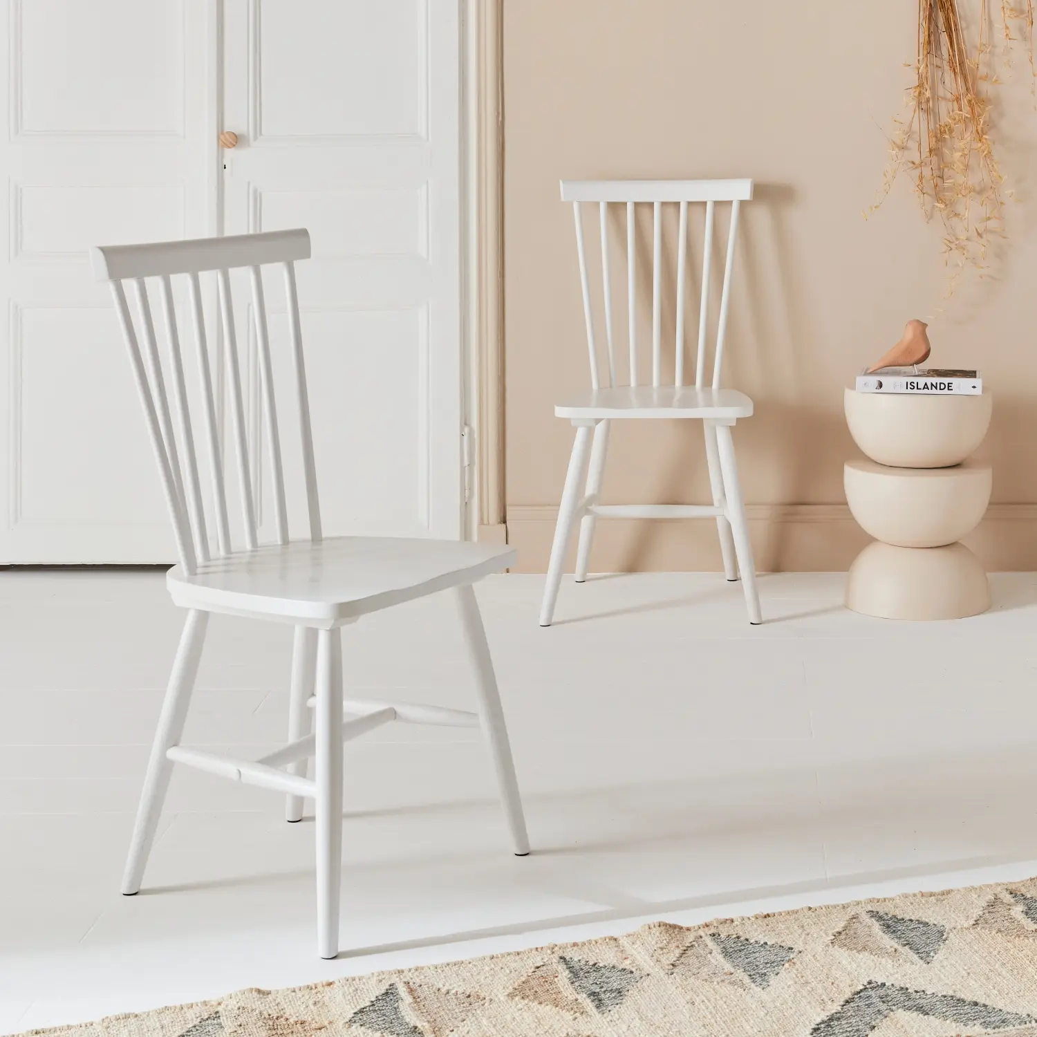 Lot de 2 chaises blanches à barreaux en bois d’hévéa. ROMIE. L 50.8 x P 44.2 x H 90cm. | sweeek