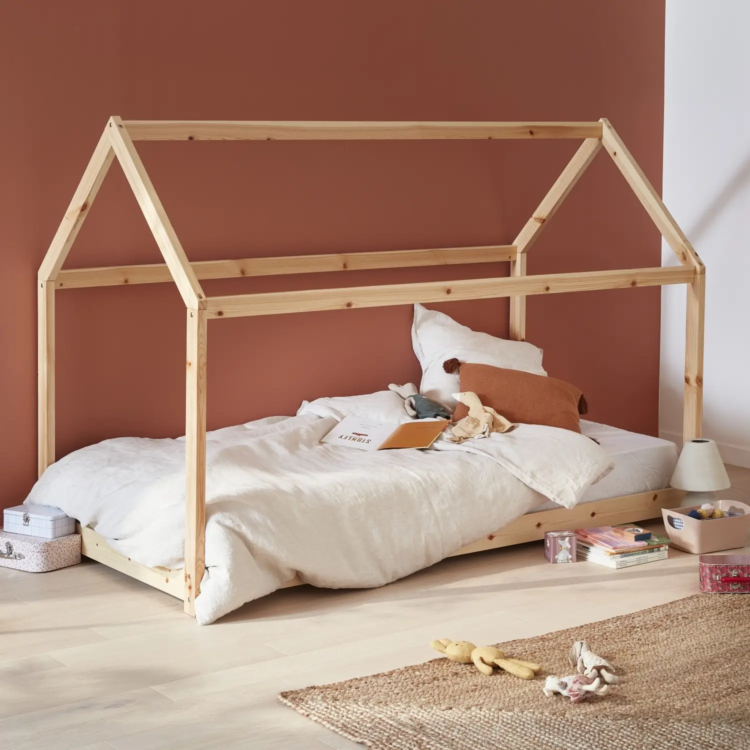 Lit cabane Montessori. bois massif en pin naturel – Tobias – sommier inclus. 90 x 190 cm | sweeek