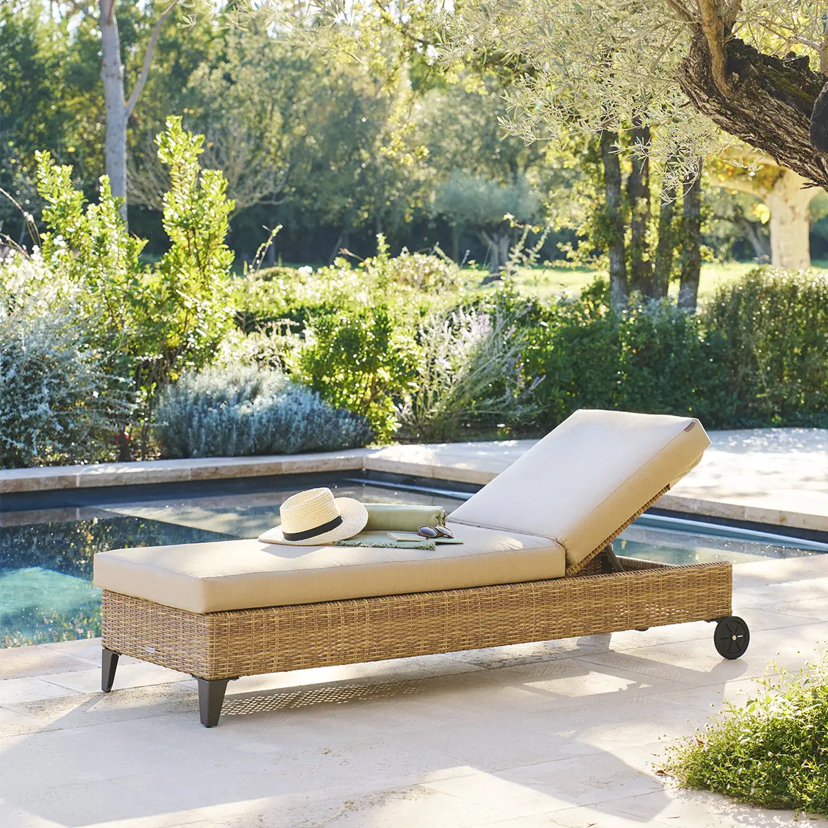 Lit de piscine «Boali» Savana aluminium résine tressée et polyester Hespéride
